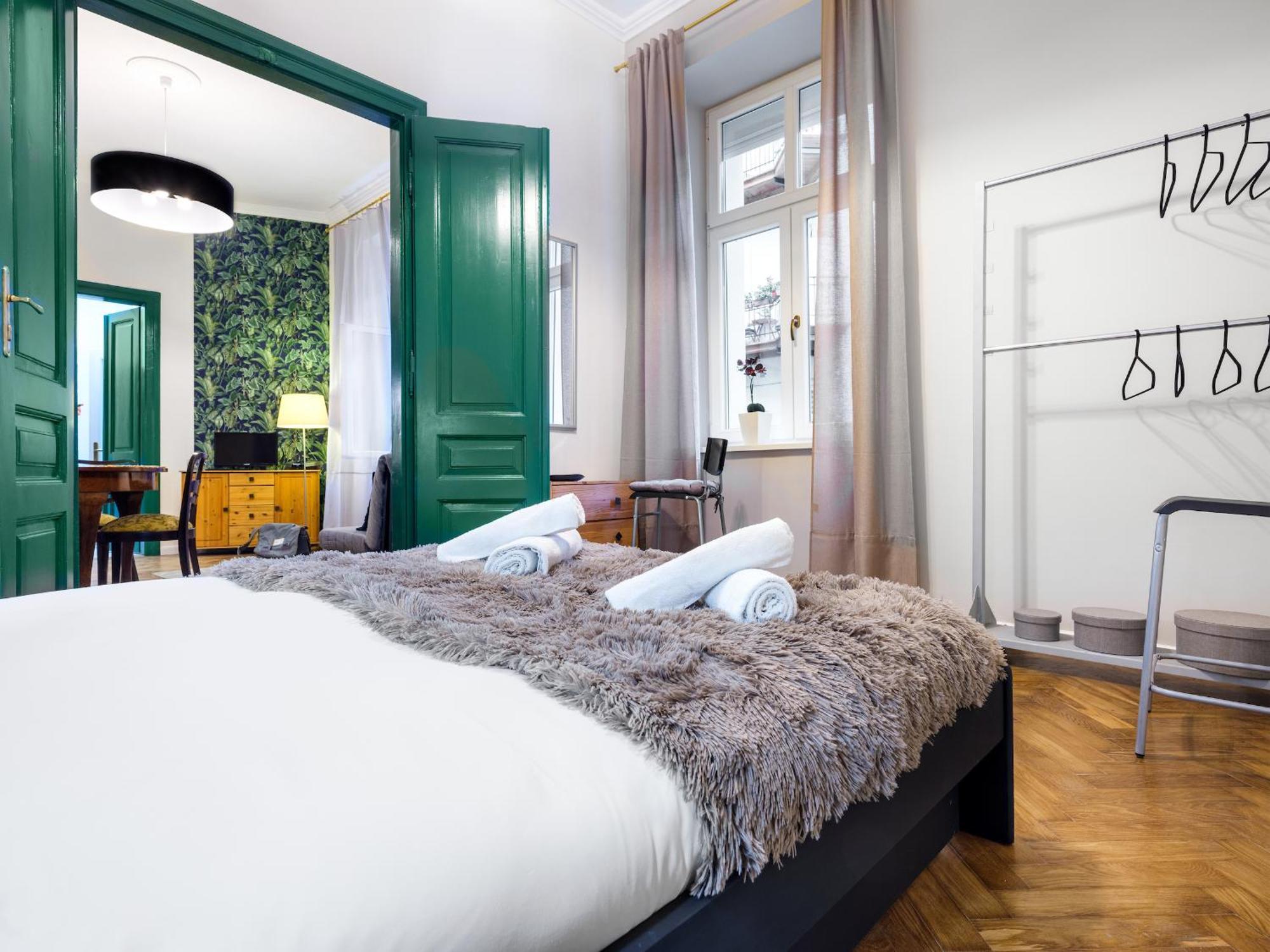 Tyzenhauz Lobzowska Street Apartment