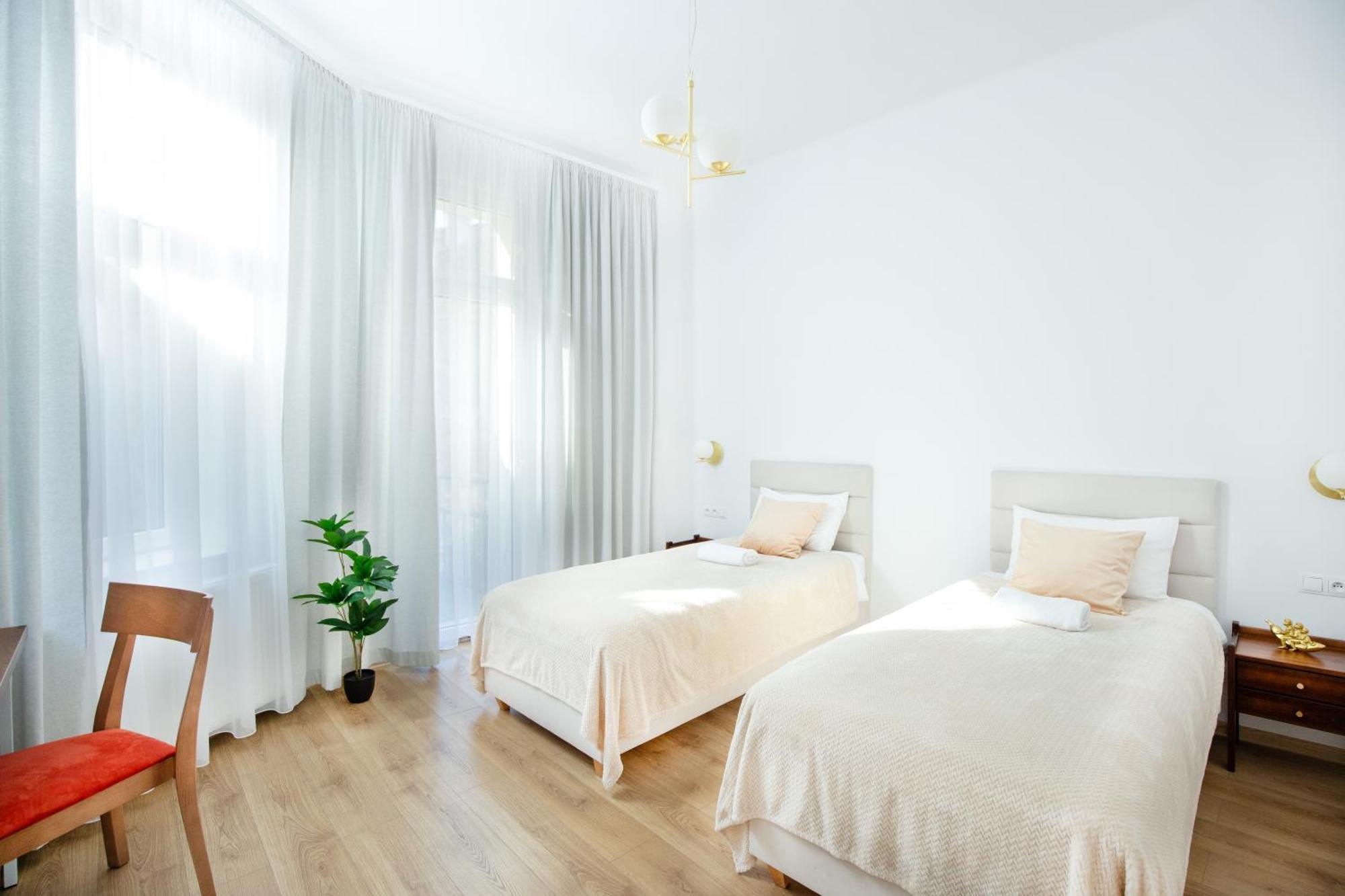 Unique Style Old Town - 25 Min From The Airport - By Homelike *