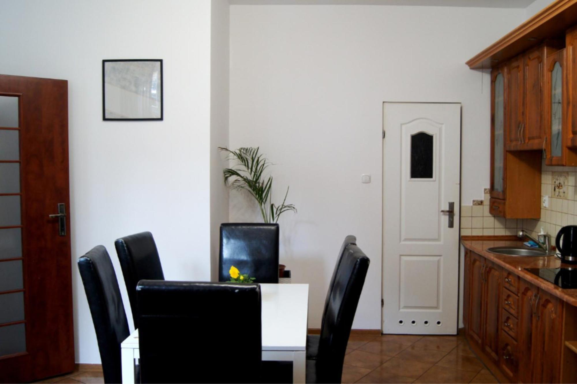 Cozy Old Town Apartment
