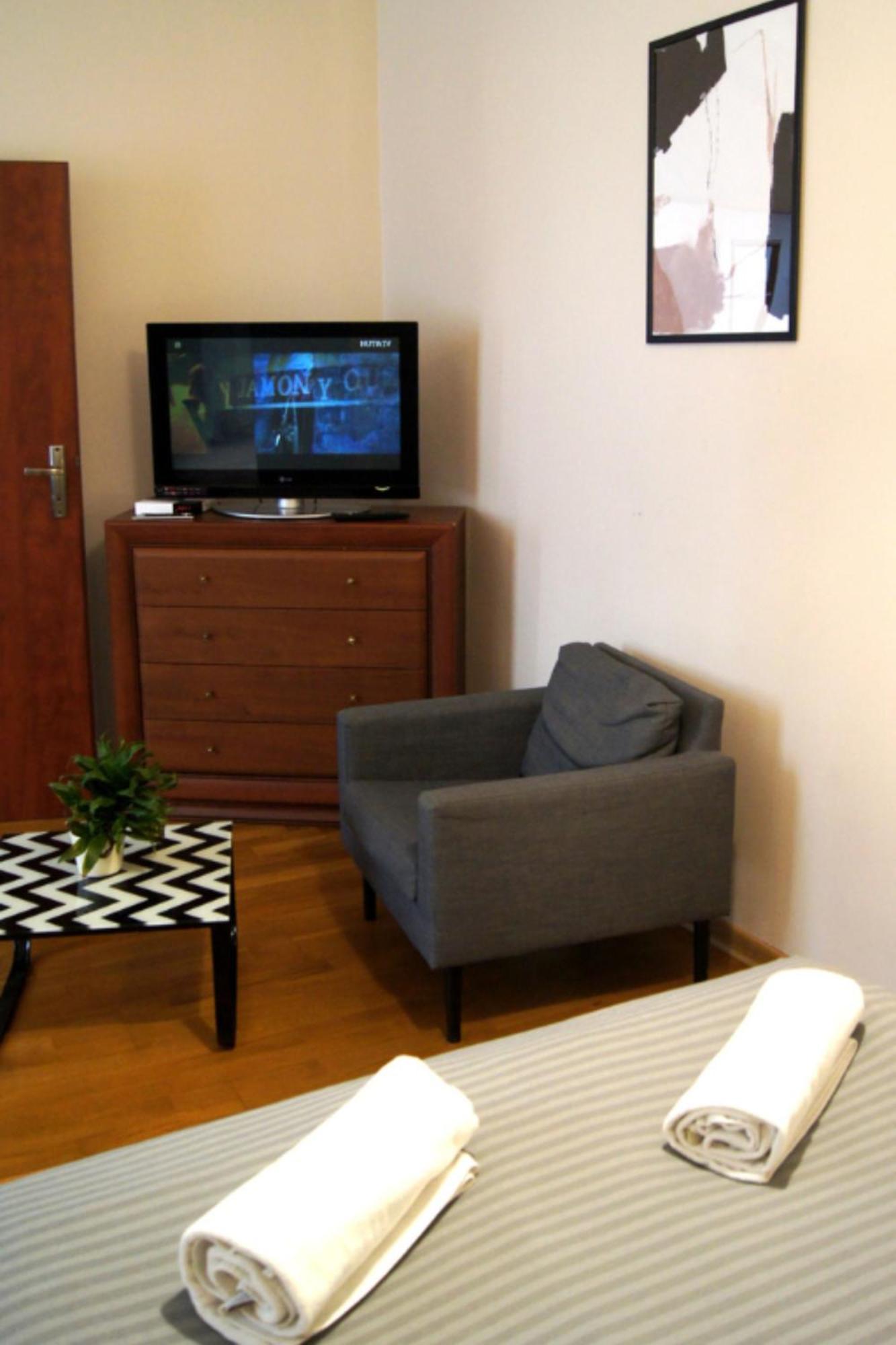 Cozy Old Town Apartment *