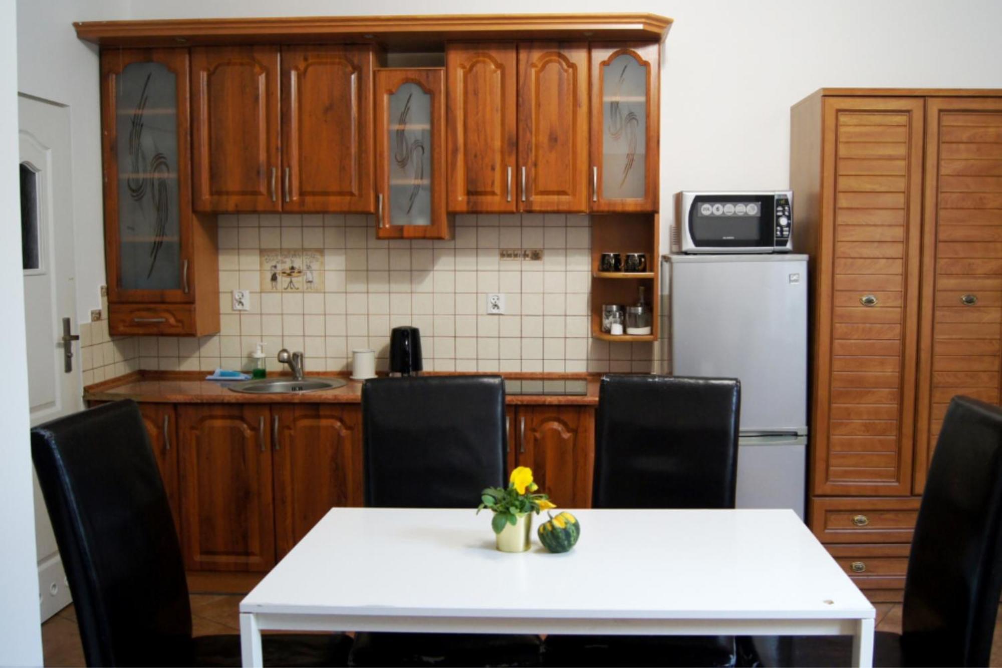 Cozy Old Town Apartment *