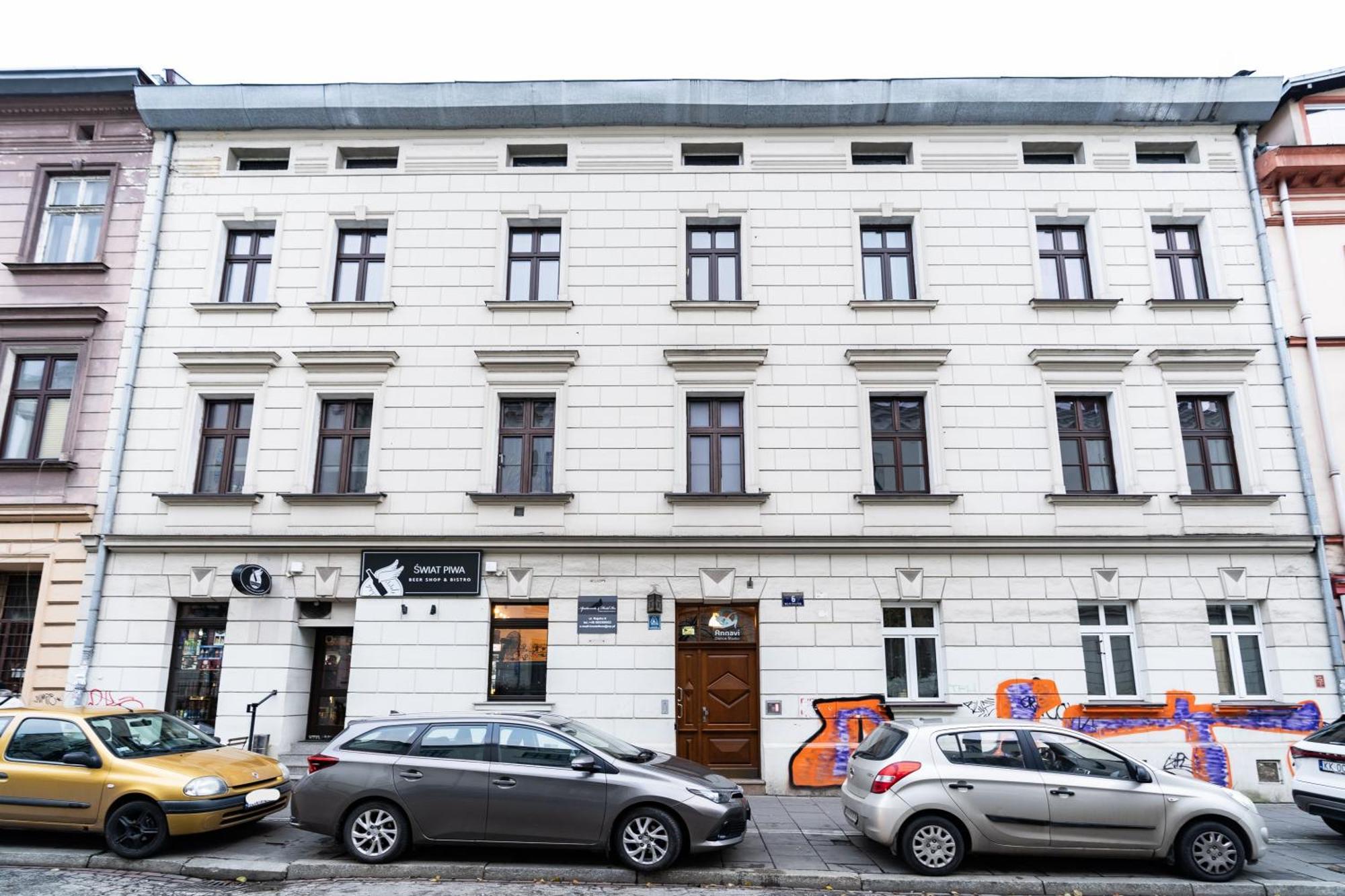 Old Town Emerald Apartment *