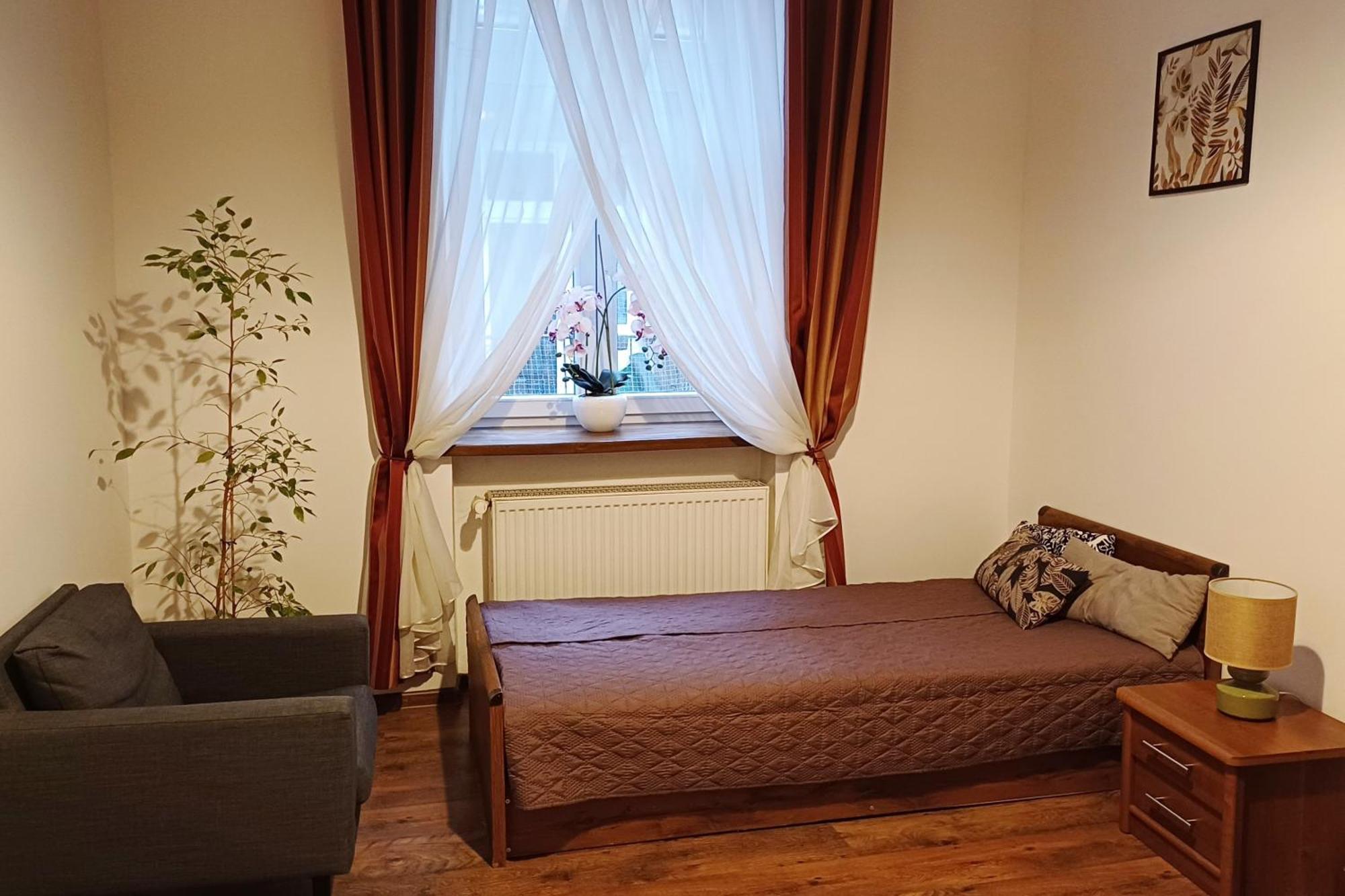 Cozy Old Town Apartment *