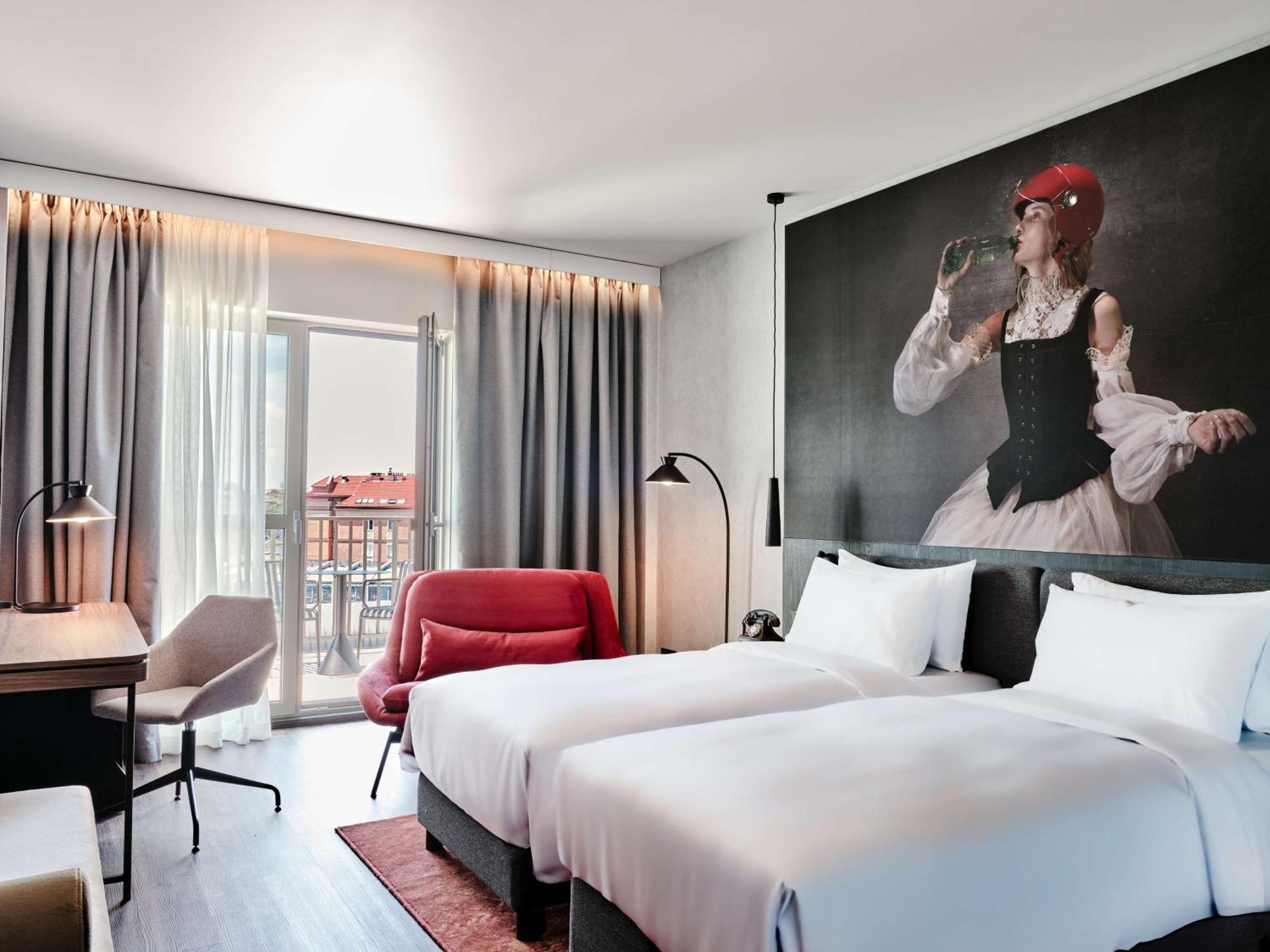Hotel Radisson Red & Radisson Red Apartments,