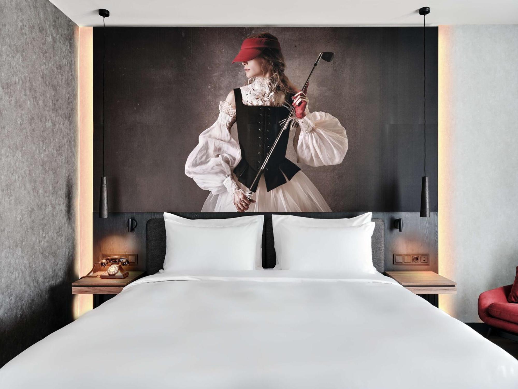 Radisson Red & Radisson Red Apartments,