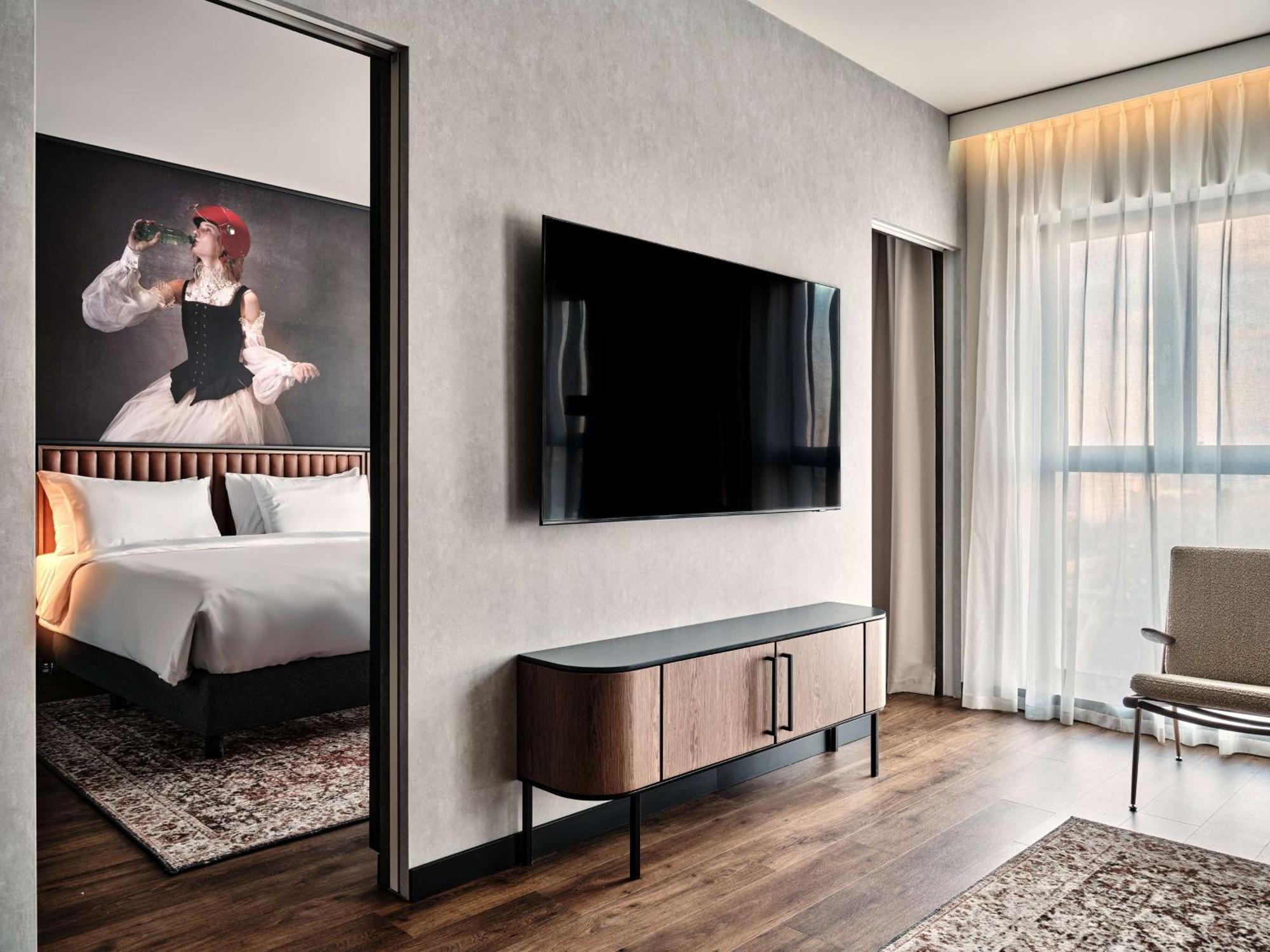 Radisson Red & Radisson Red Apartments,