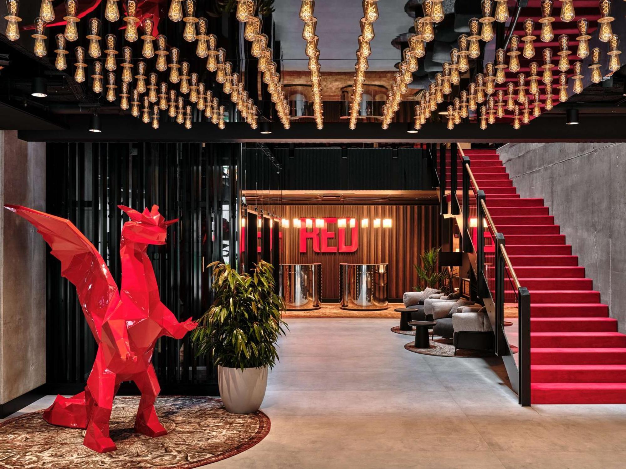Radisson Red & Radisson Red Apartments, 4*