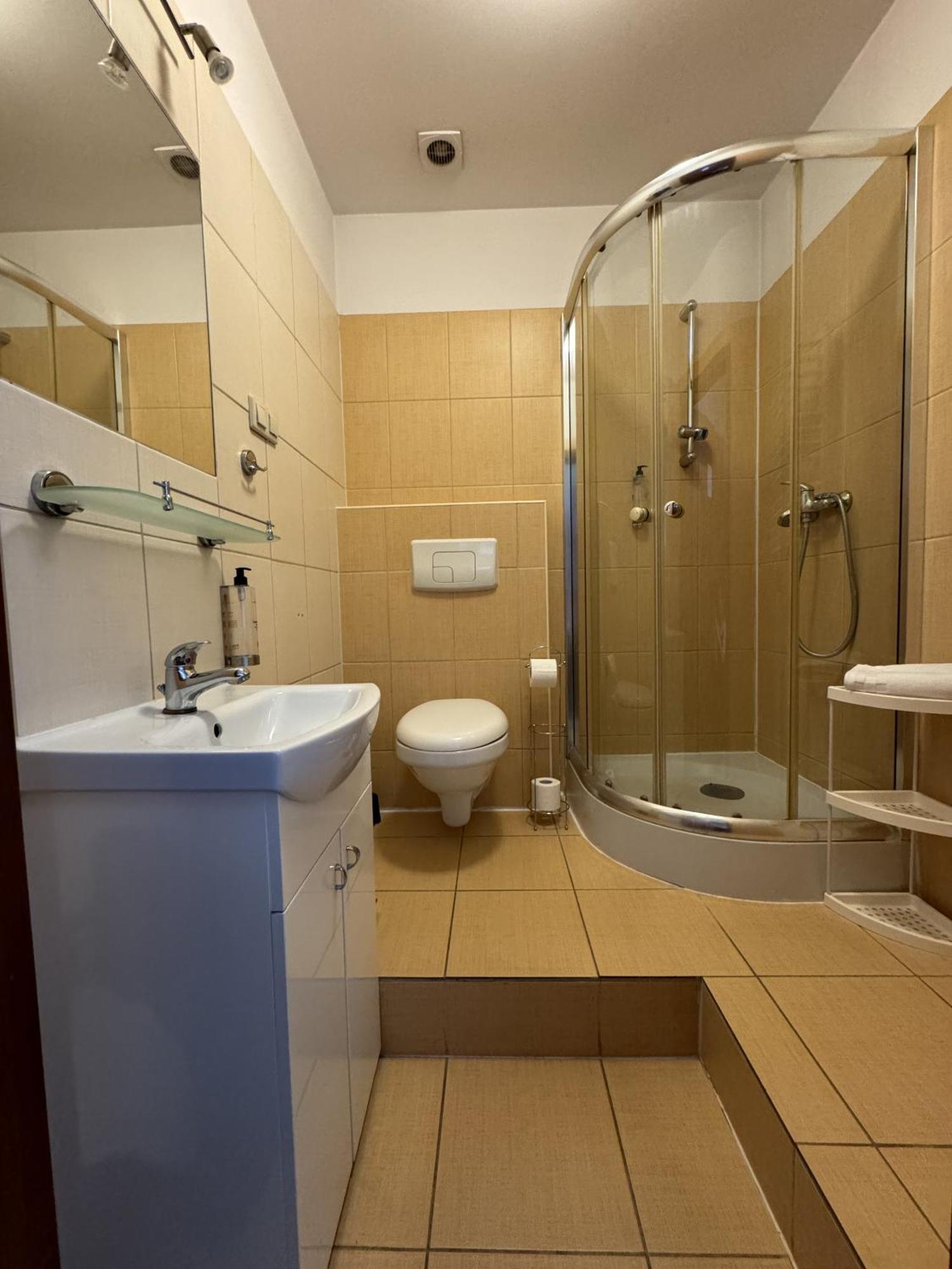 Iris Aparthotel *