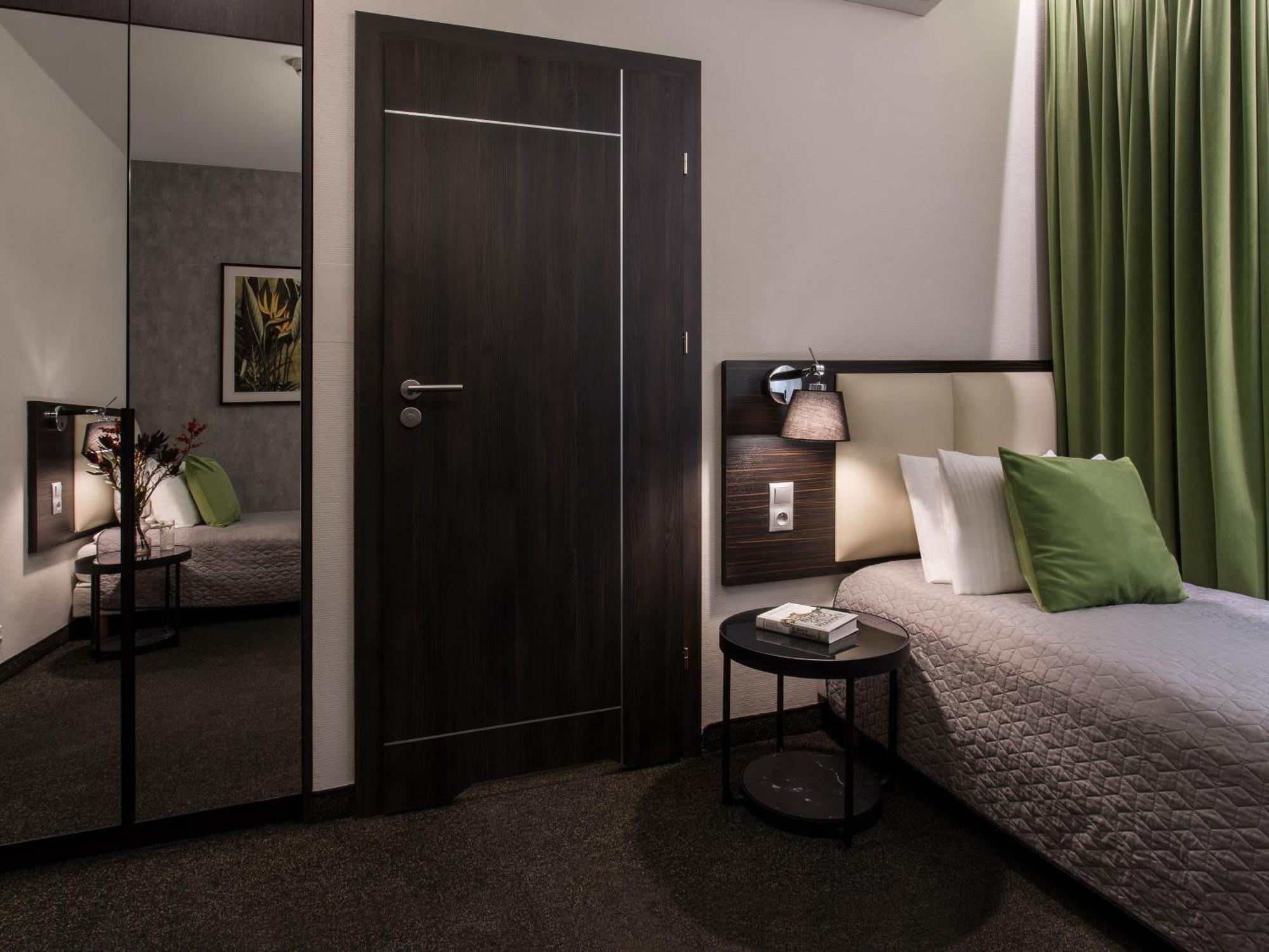 Atrium Hotel 3*
