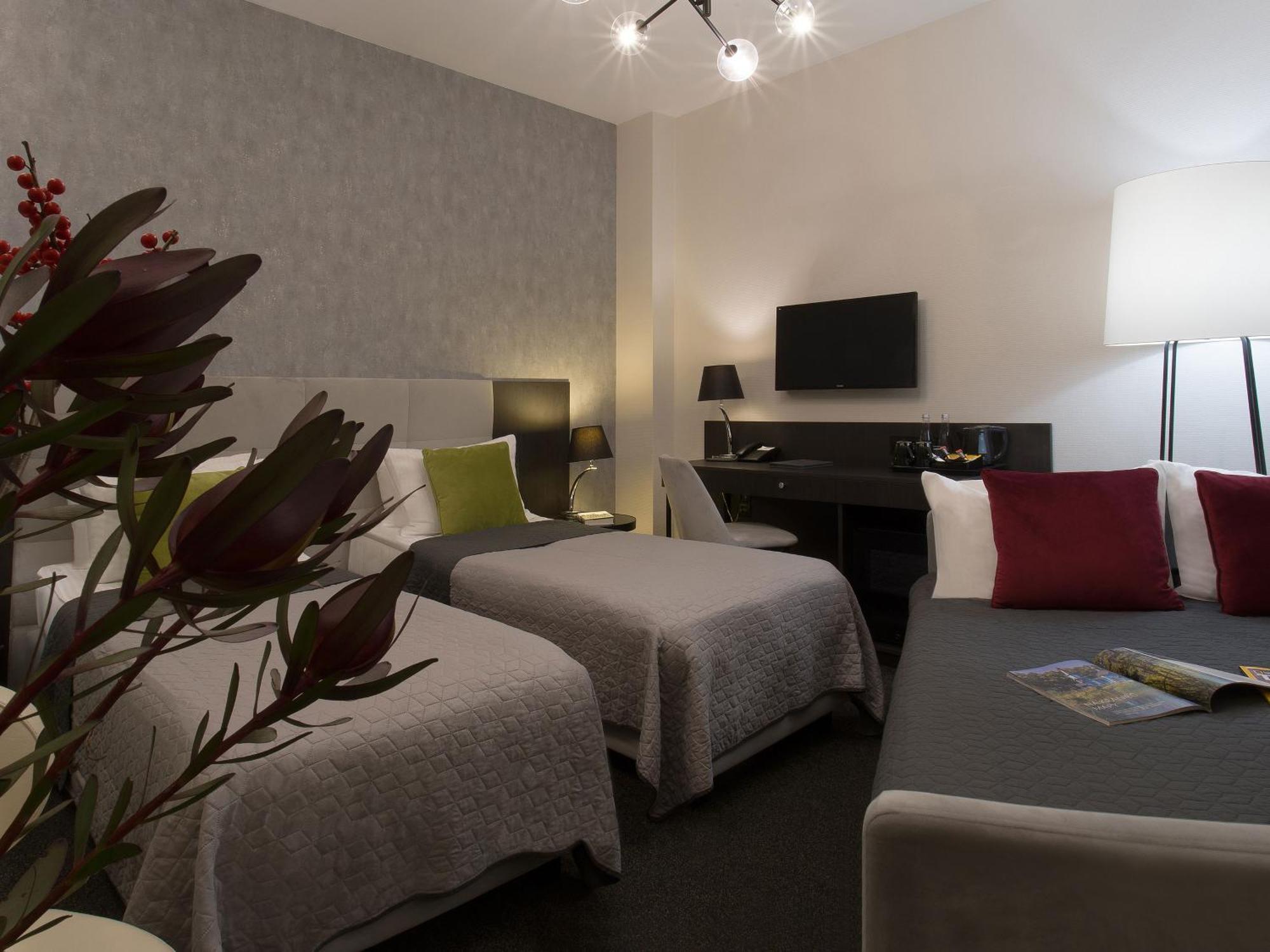 Atrium 3*