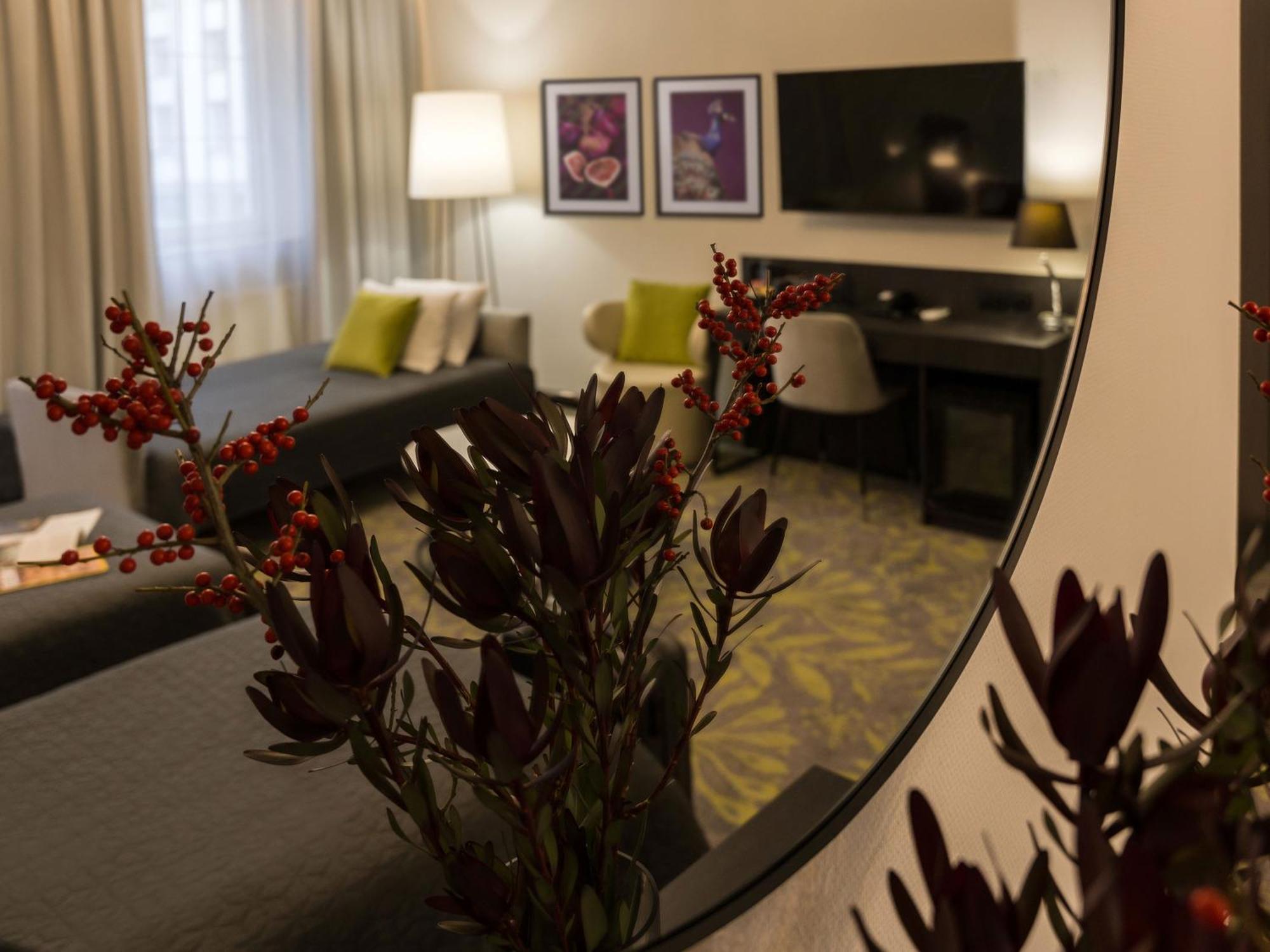 Atrium 3*