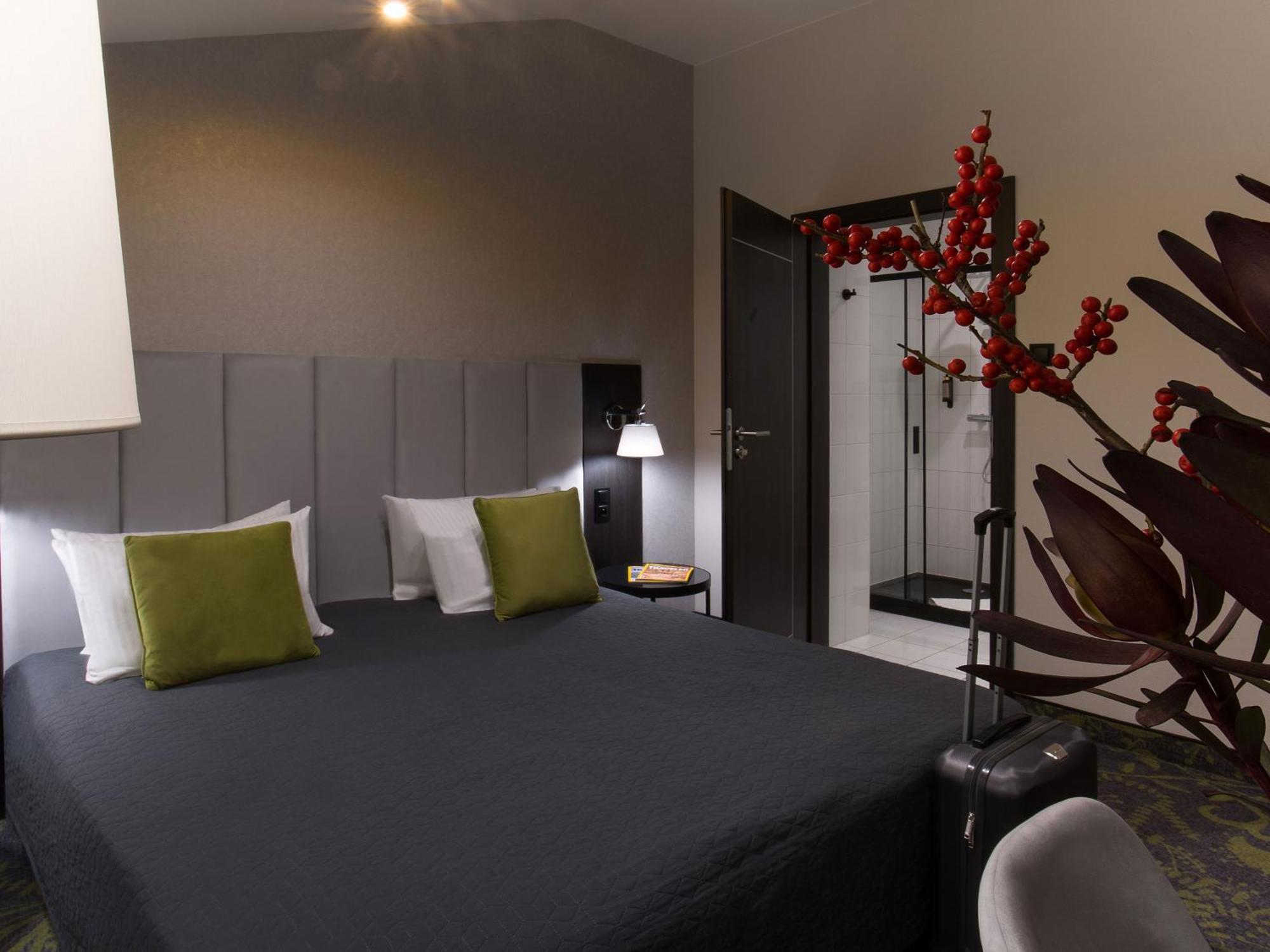Atrium 3*
