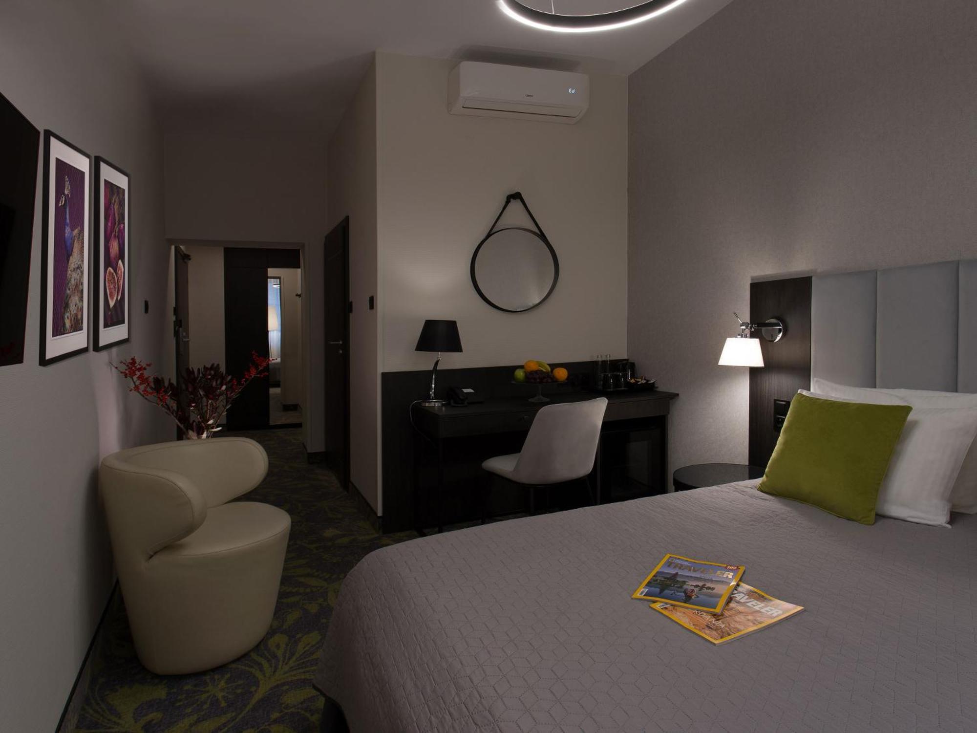Atrium Hotel