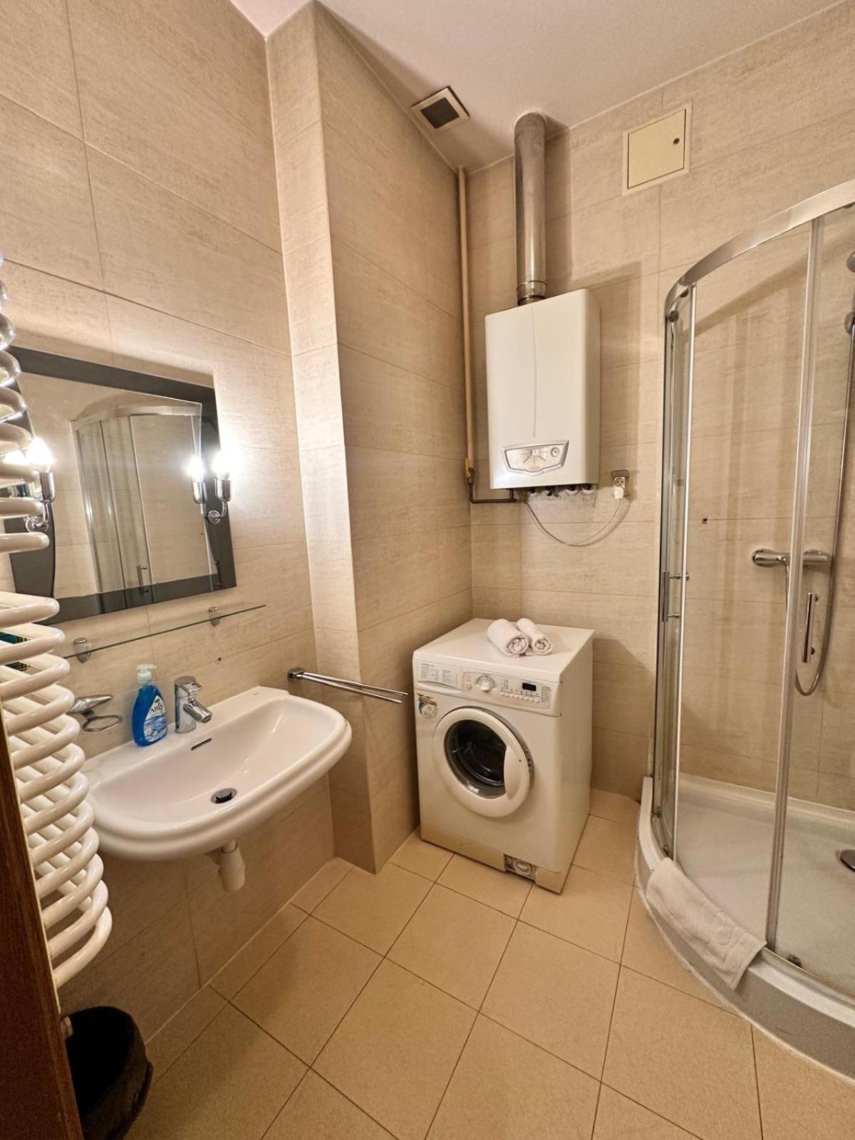 Apartment Mikolajska With Lift
