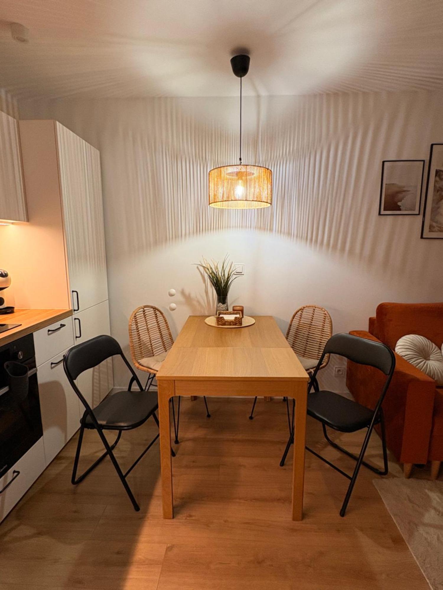 Nowy Biezanow Apartment *