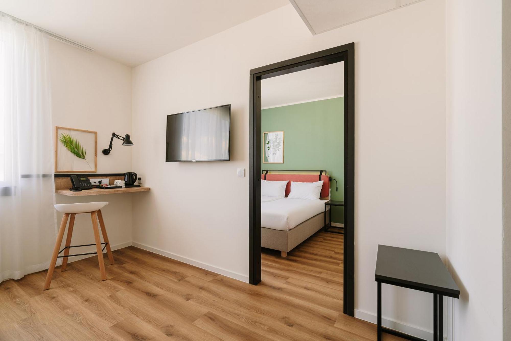 Campanile South 4*