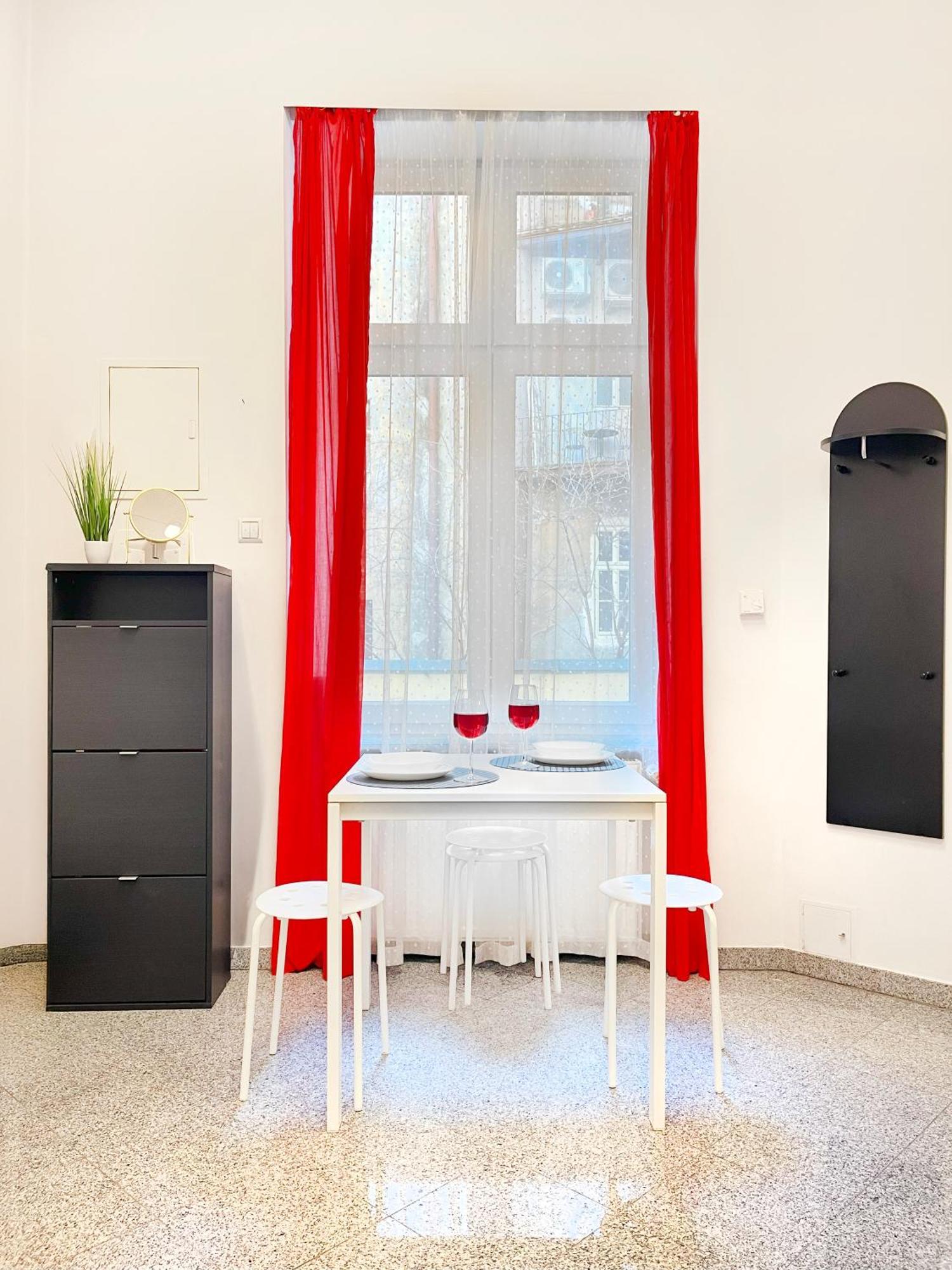 Quiet In Krakow, Main Station Apartment *