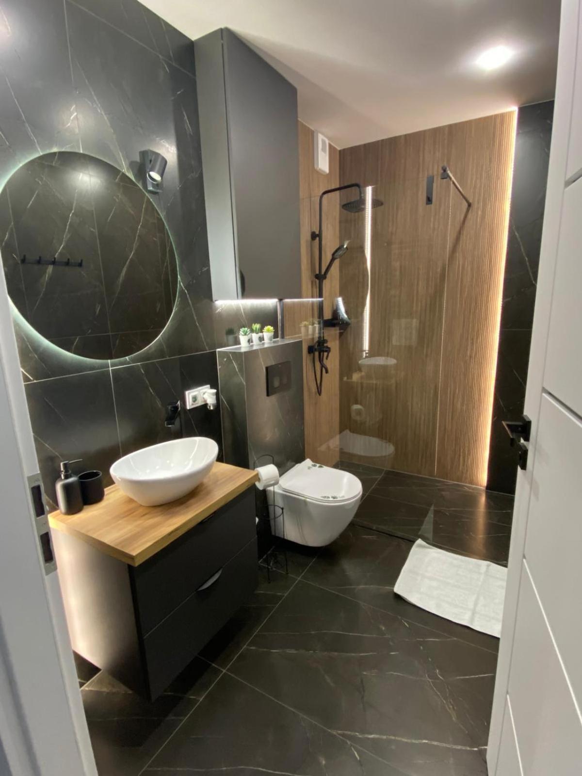 Apartment Em *