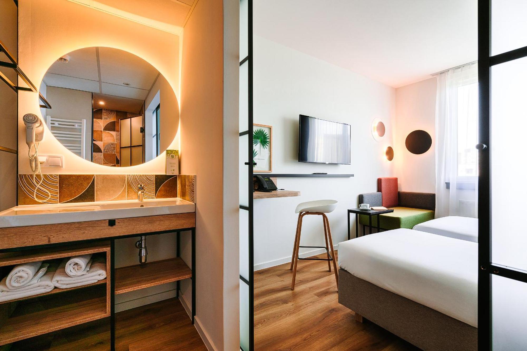 Campanile South 4*