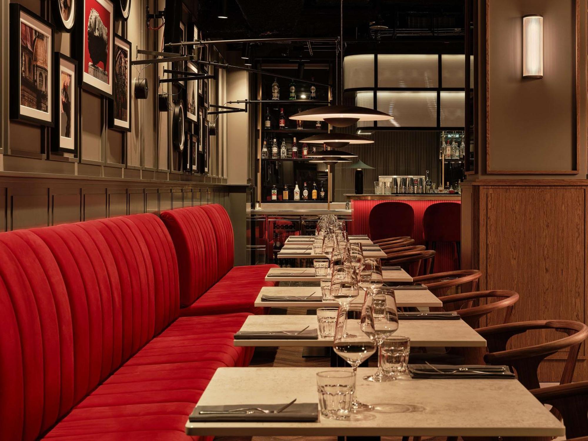 Radisson Red & Radisson Red Apartments, 4*