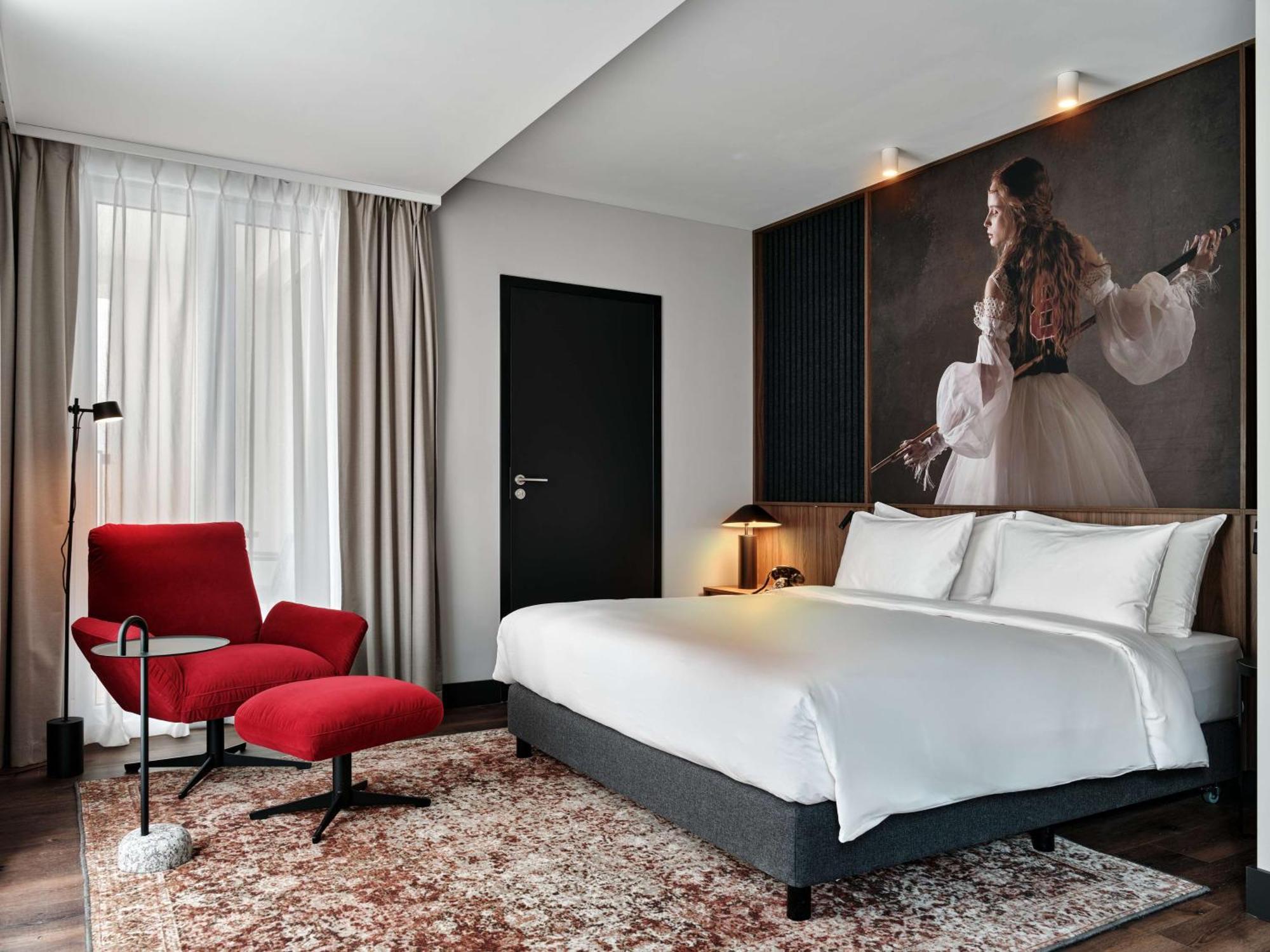 Radisson Red & Radisson Red Apartments,