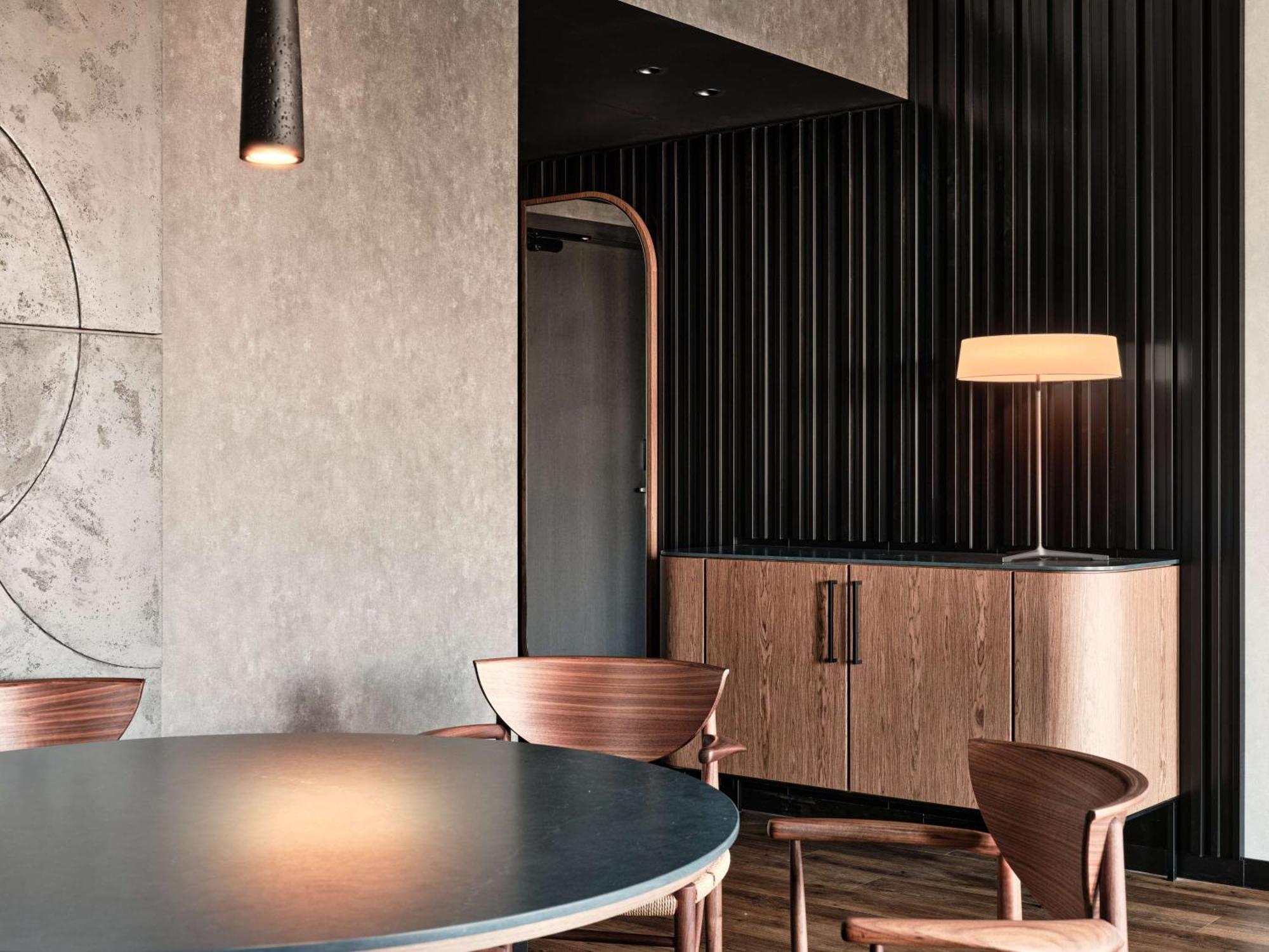 Radisson Red & Radisson Red Apartments, Hotel 4*