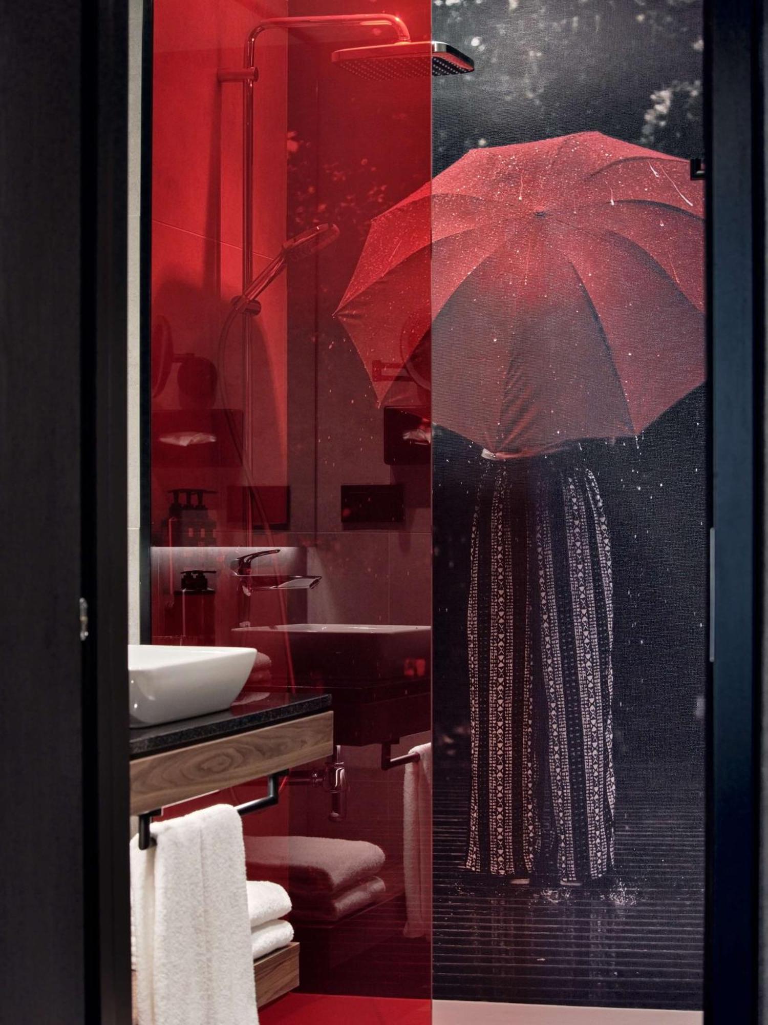 Radisson Red & Radisson Red Apartments, Hotel 4*
