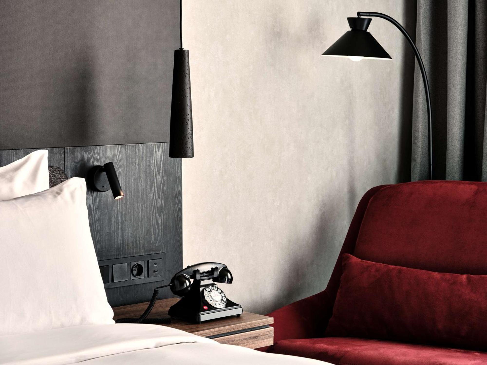 Hotel Radisson Red & Radisson Red Apartments, 4*