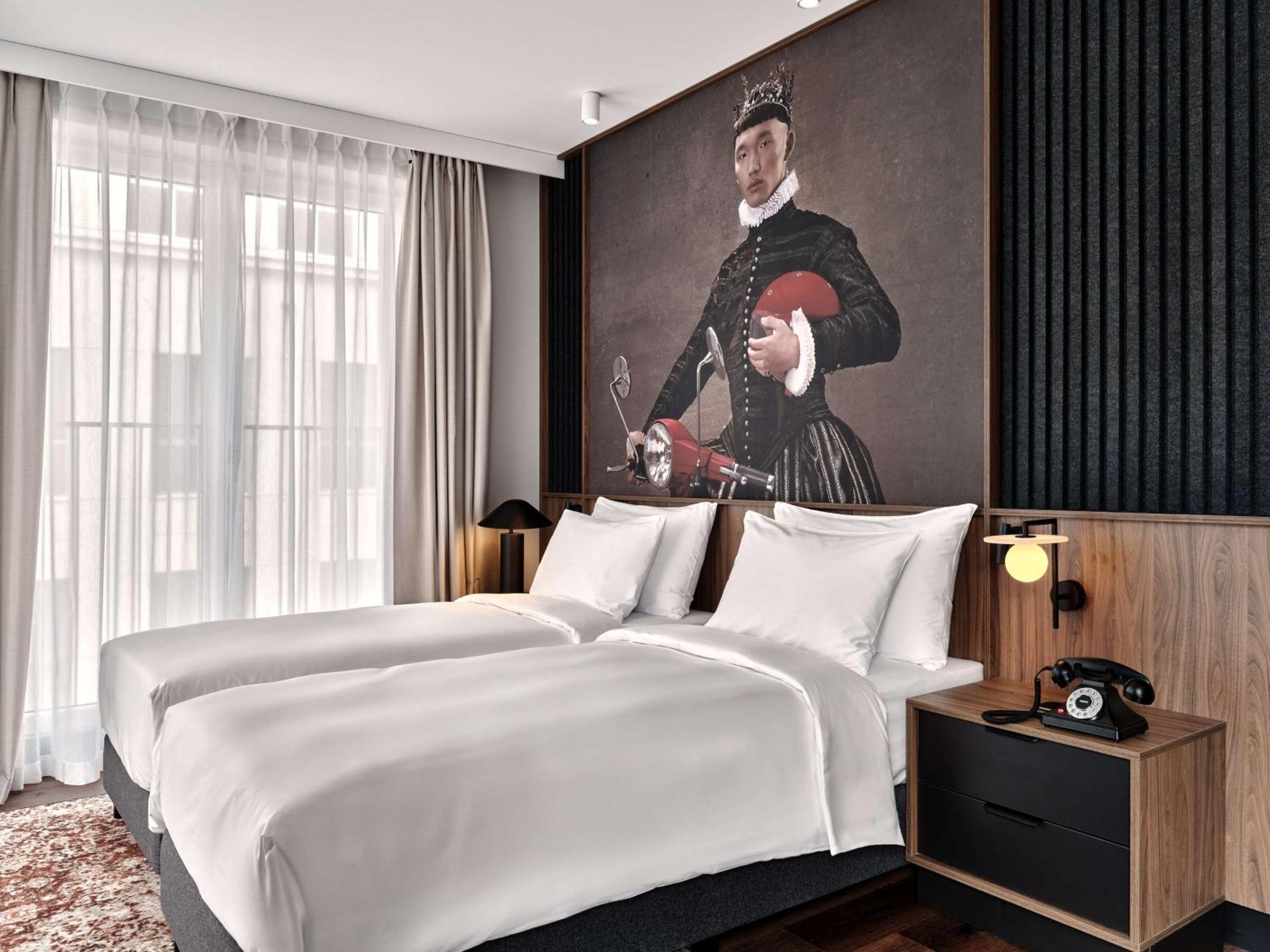 Radisson Red & Radisson Red Apartments, Hotel 4*