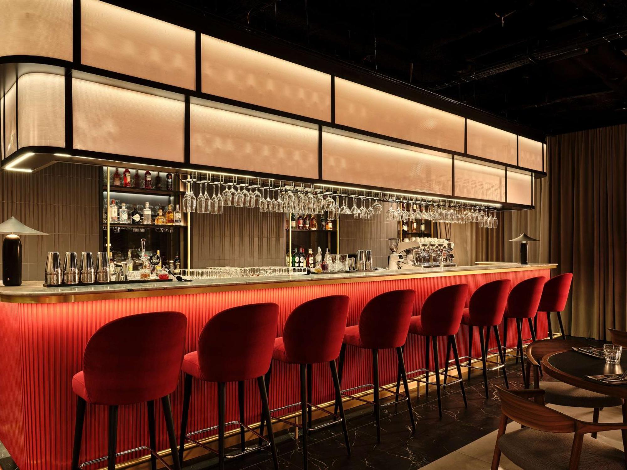 Hotel Radisson Red & Radisson Red Apartments, 4*