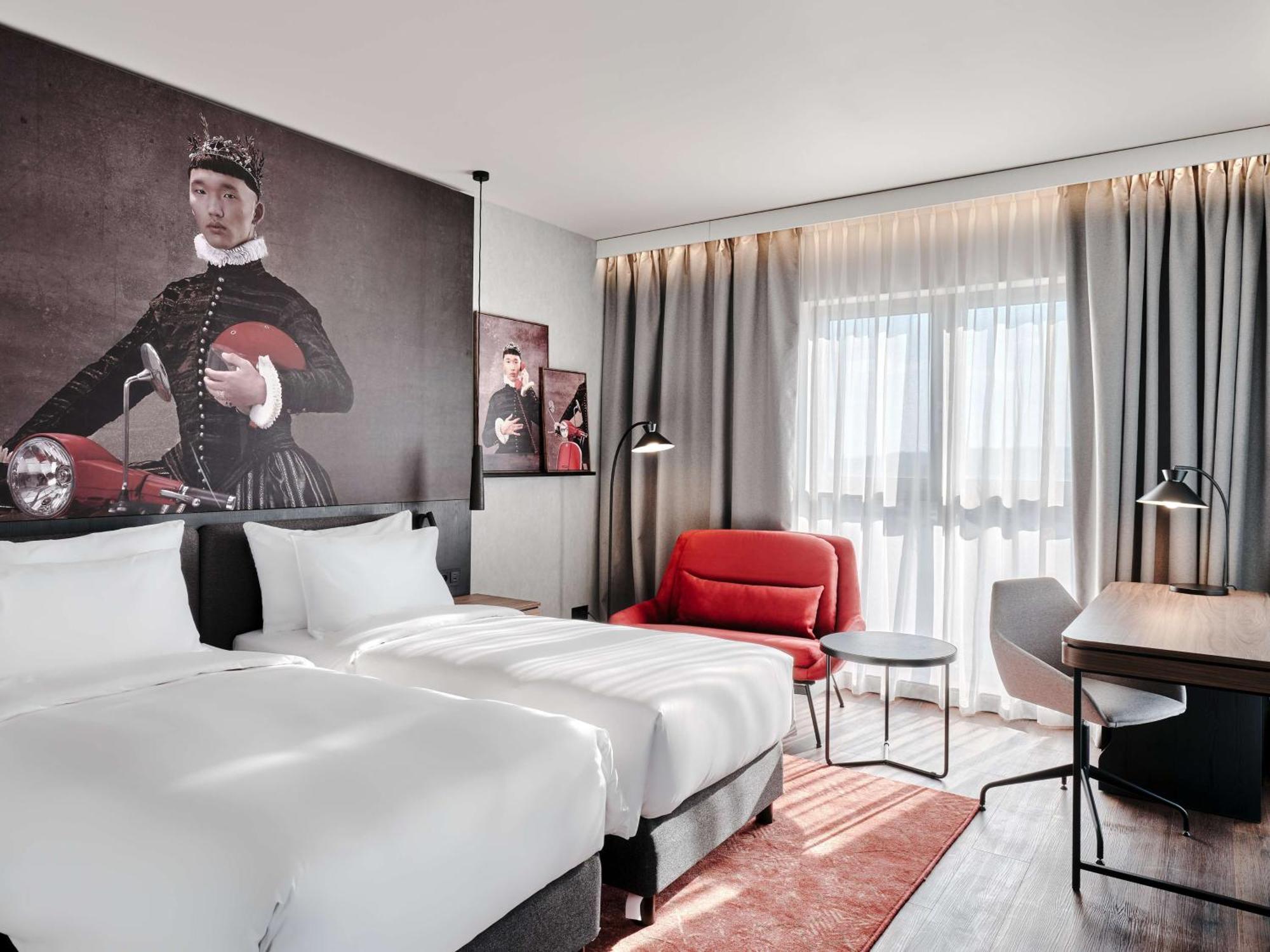 Radisson Red & Radisson Red Apartments,