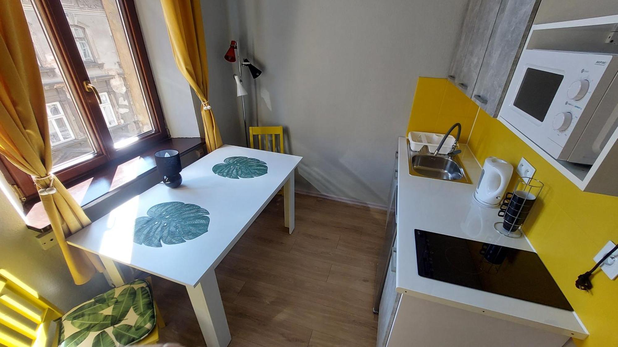 Cozy Old Town Apartment *
