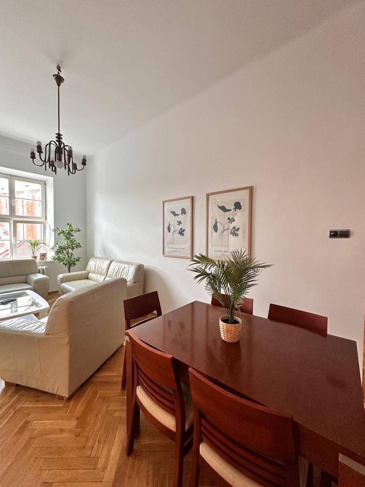 Small Market Square - Old Town Apartment