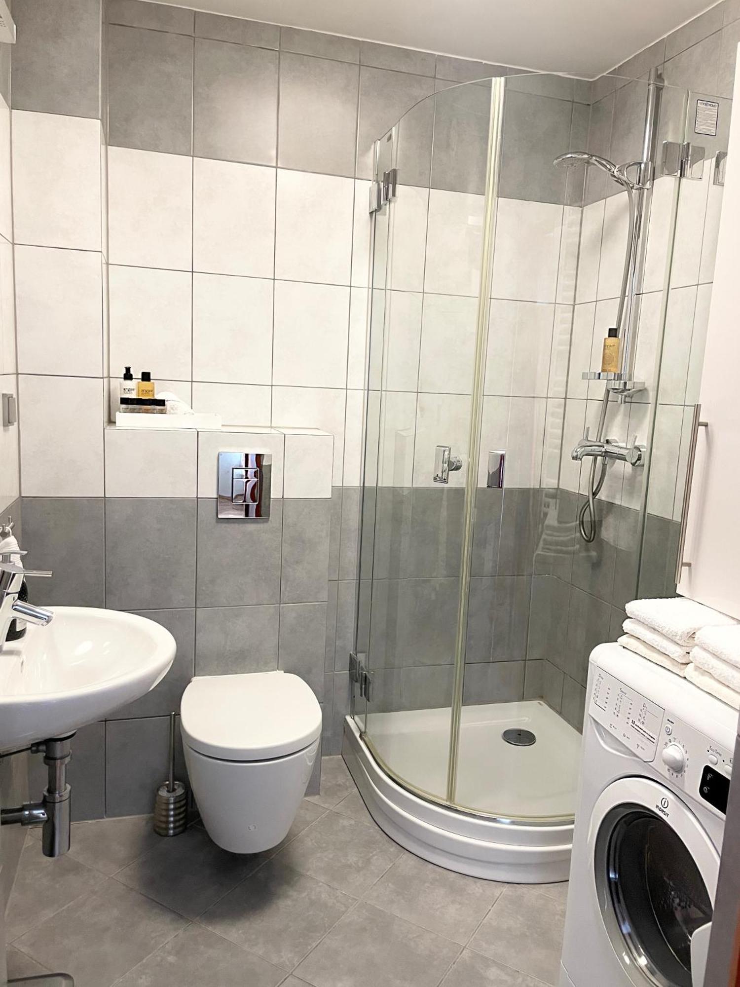 No̱410 View & Free Private Parking Apartment *