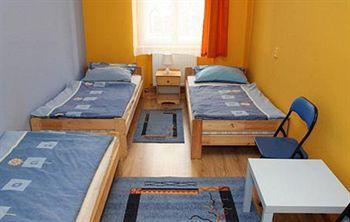 Old Town Luxe Retreat - King Bed - Steps To Main Square Apartment