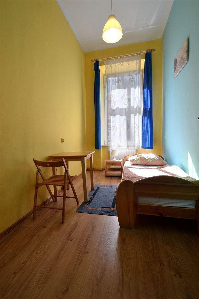Old Town Luxe Retreat - King Bed - Steps To Main Square Apartment *