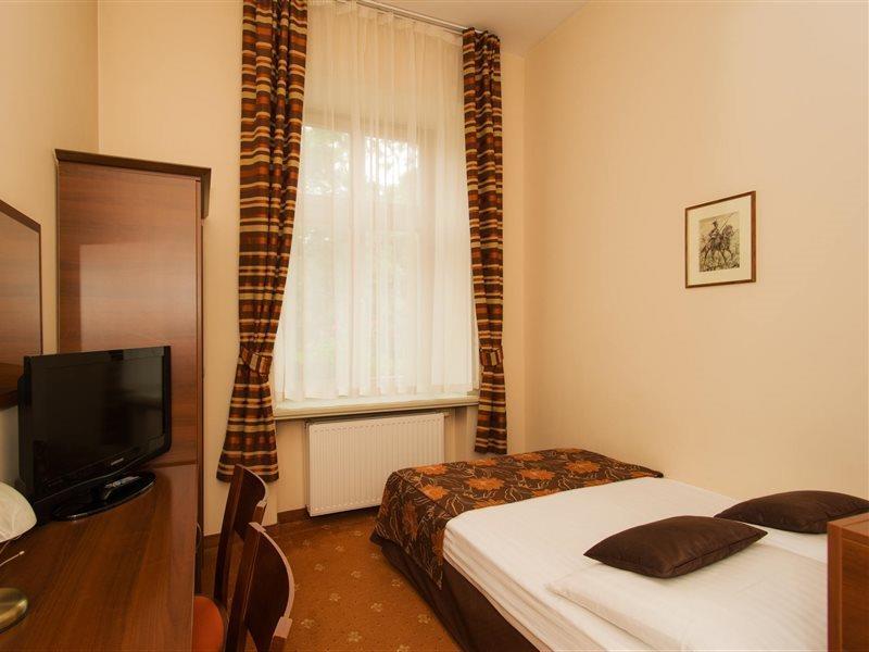 Hotel Western Old Town 3*
