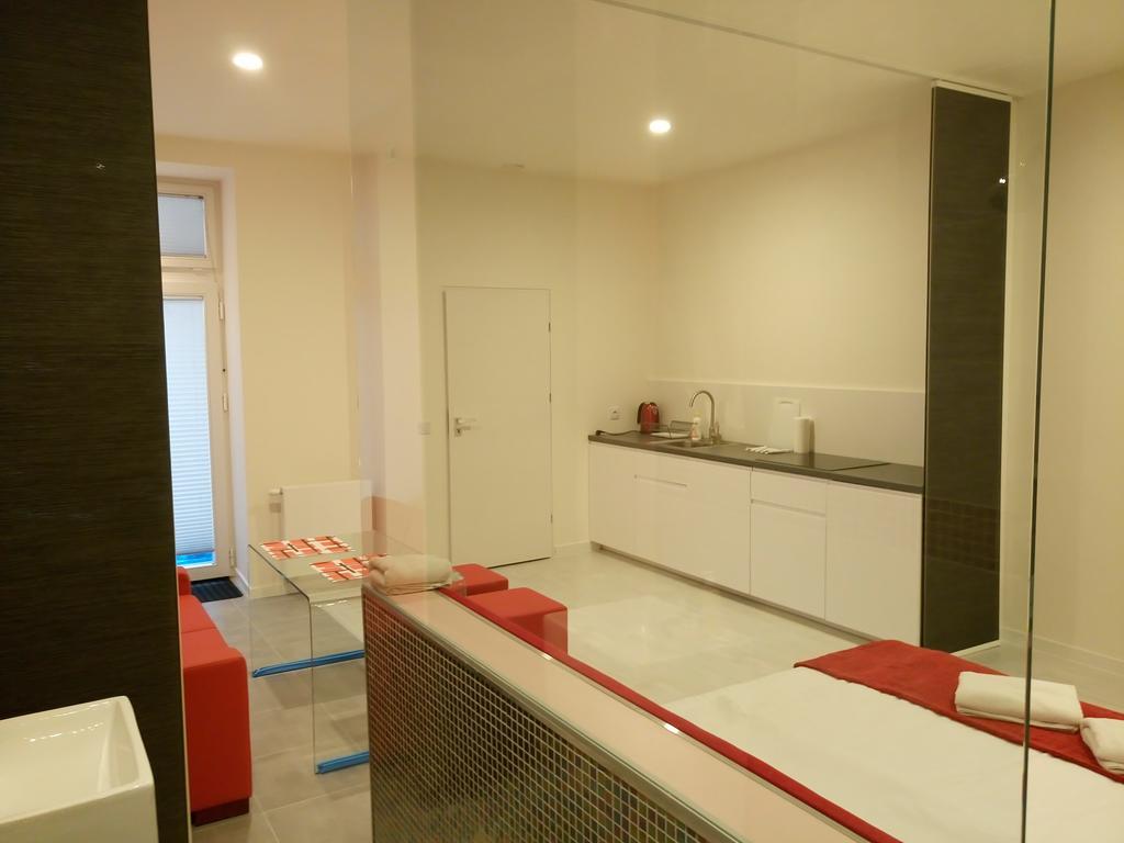 Apartment Mirror *