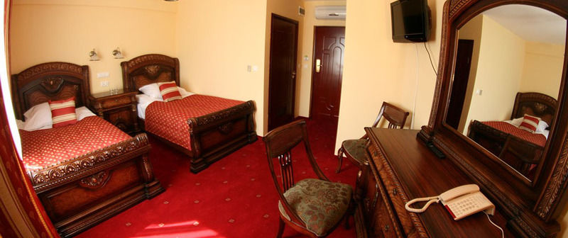 Hotel Daisy Superior