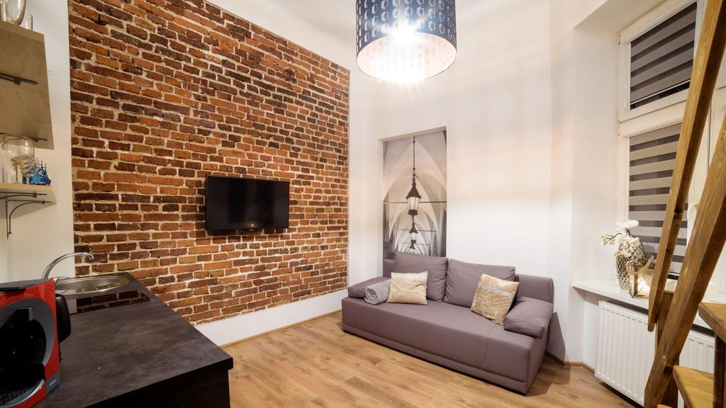 Cracow Rent - Spacious For 2-7 People In Quiet Area - Kolberga Street Nr 3 - 10 Min To Main Square By Foot *