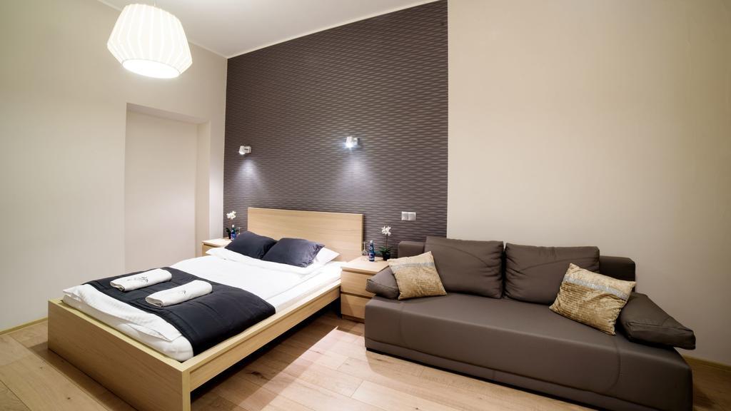 Hotel apartamentowy Cracow Rent - Spacious For 2-7 People In Quiet Area - Kolberga Street Nr 3 - 10 Min To Main Square By Foot Kraków