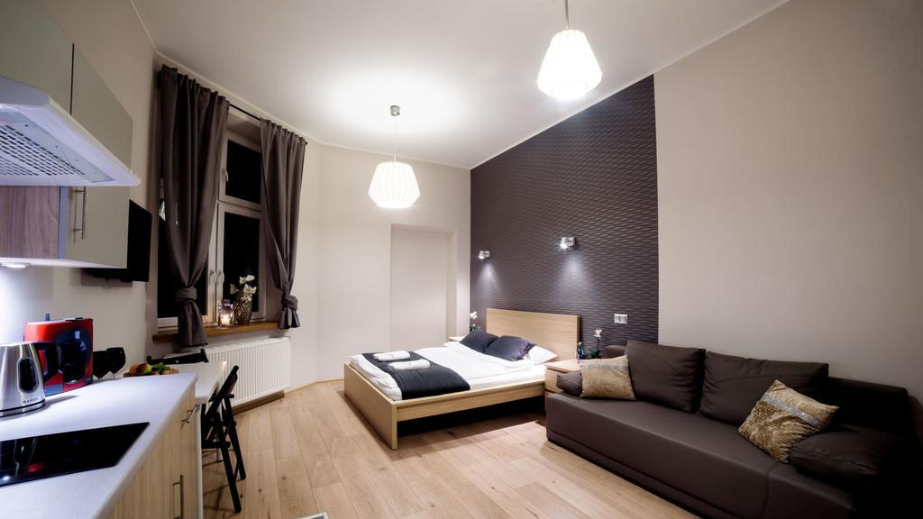 Cracow Rent - Spacious For 2-7 People In Quiet Area - Kolberga Street Nr 3 - 10 Min To Main Square By Foot *
