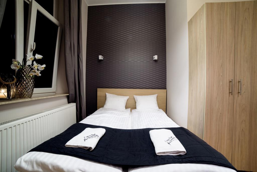 Hotel apartamentowy Cracow Rent - Spacious For 2-7 People In Quiet Area - Kolberga Street Nr 3 - 10 Min To Main Square By Foot *