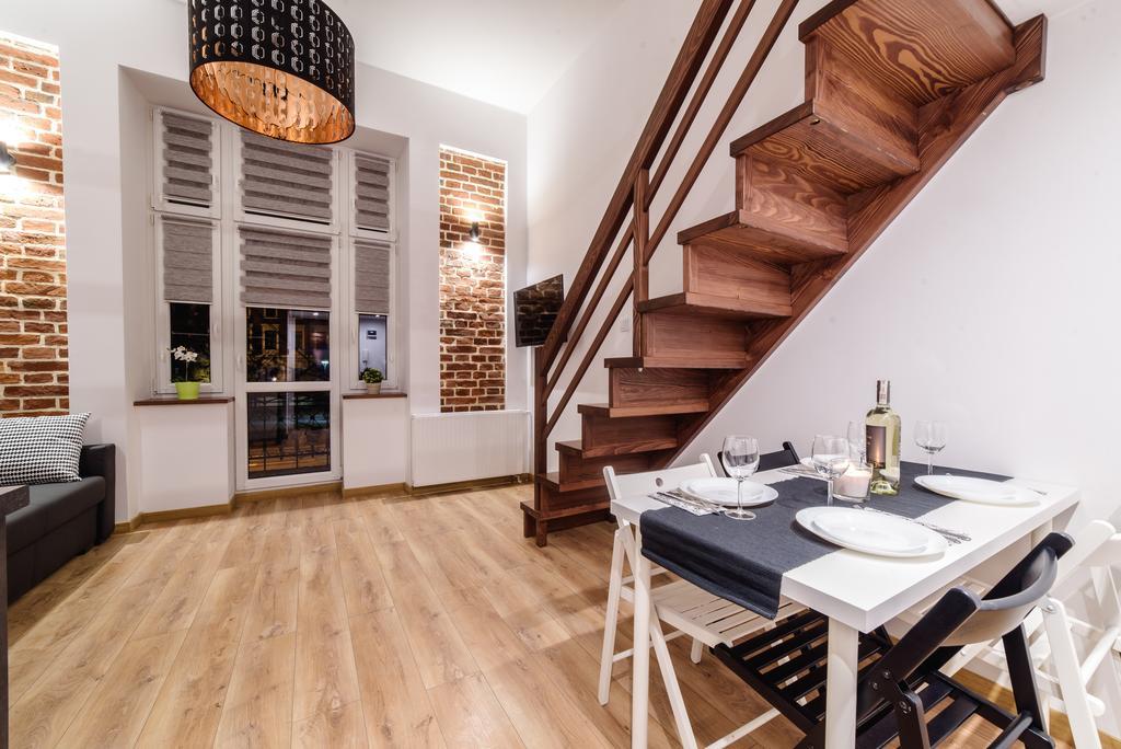 2 Nights - Great Location, Right Next To Main Rail And Bus Station, 10 Min To Main Square By Foot Aparthotel 3*