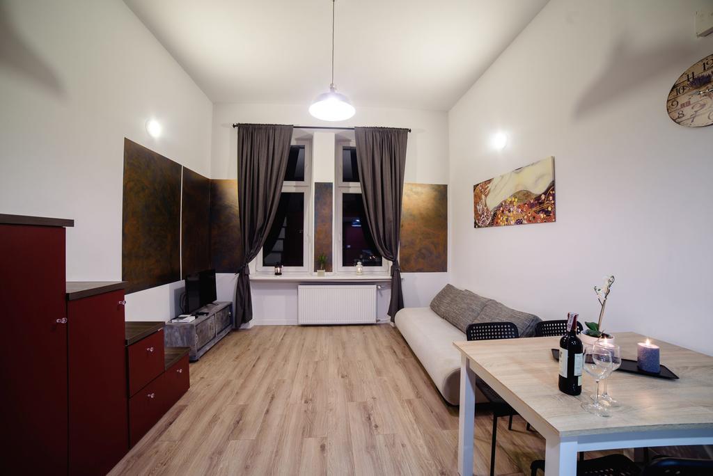 Cracow Rent - Spacious For 2-7 People In Quiet Area - Kolberga Street Nr 3 - 10 Min To Main Square By Foot Hotel apartamentowy