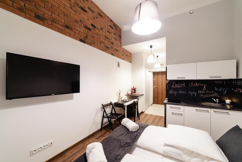 2 Nights - Great Location, Right Next To Main Rail And Bus Station, 10 Min To Main Square By Foot