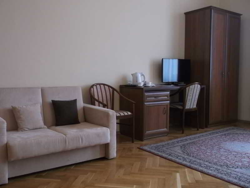 Basztowa 3*