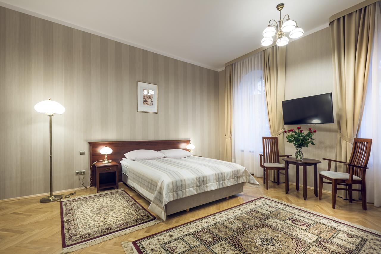 Royal Hotel