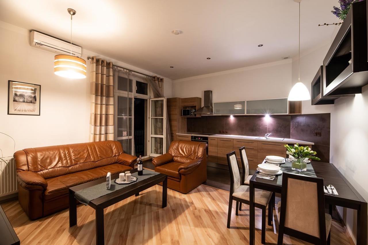 Hotel apartamentowy Cracow Rent - Spacious For 2-7 People In Quiet Area - Kolberga Street Nr 3 - 10 Min To Main Square By Foot