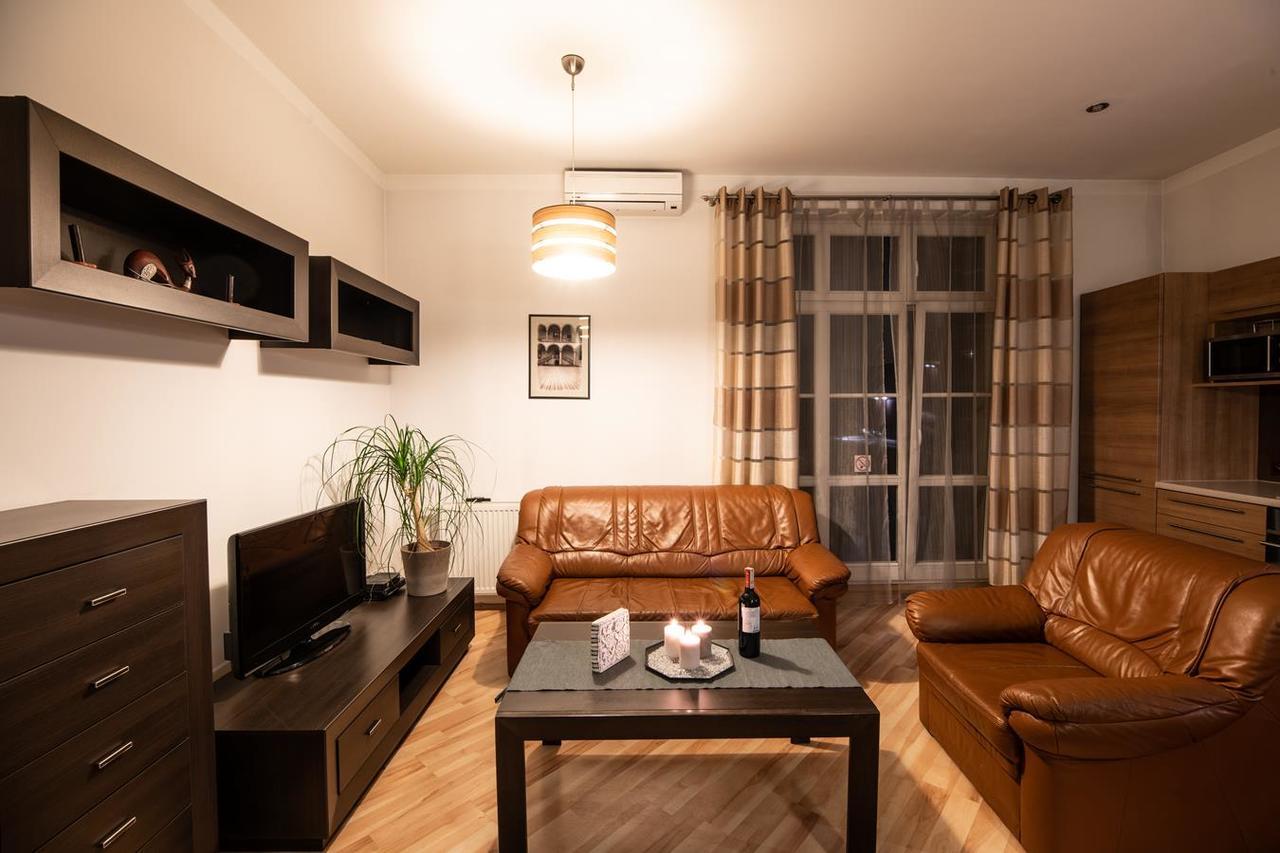 Cracow Rent - Spacious For 2-7 People In Quiet Area - Kolberga Street Nr 3 - 10 Min To Main Square By Foot